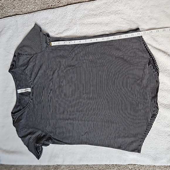 Short sleeve top - Picture 3 of 4